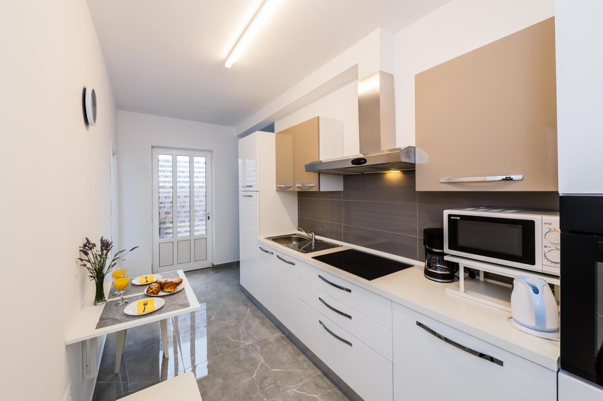 Apartmani Ujakovic Kaštela Eksteriør billede