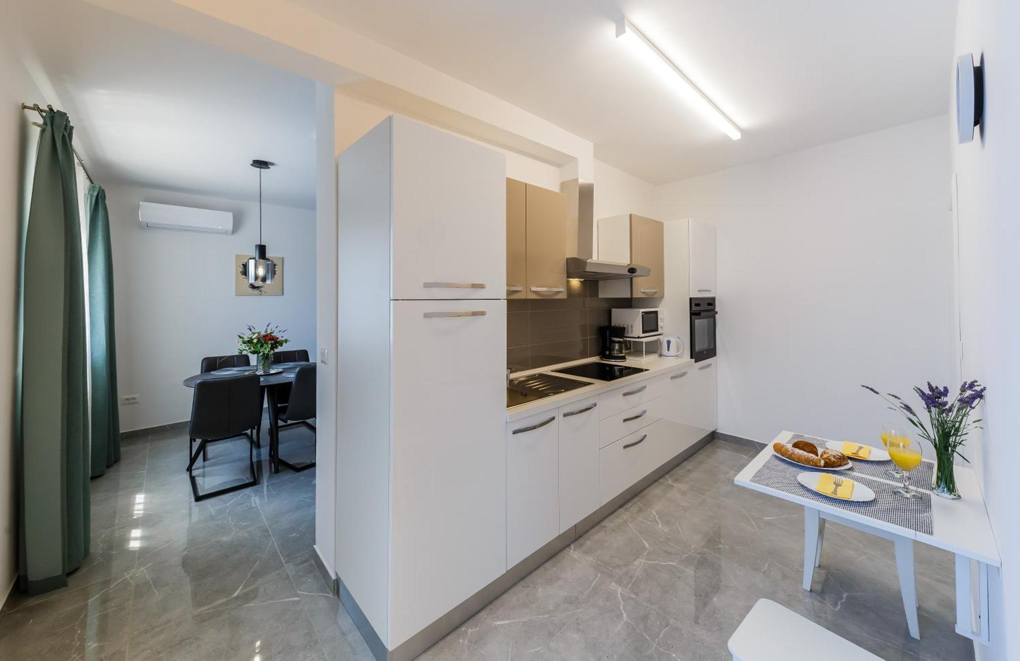 Apartmani Ujakovic Kaštela Eksteriør billede