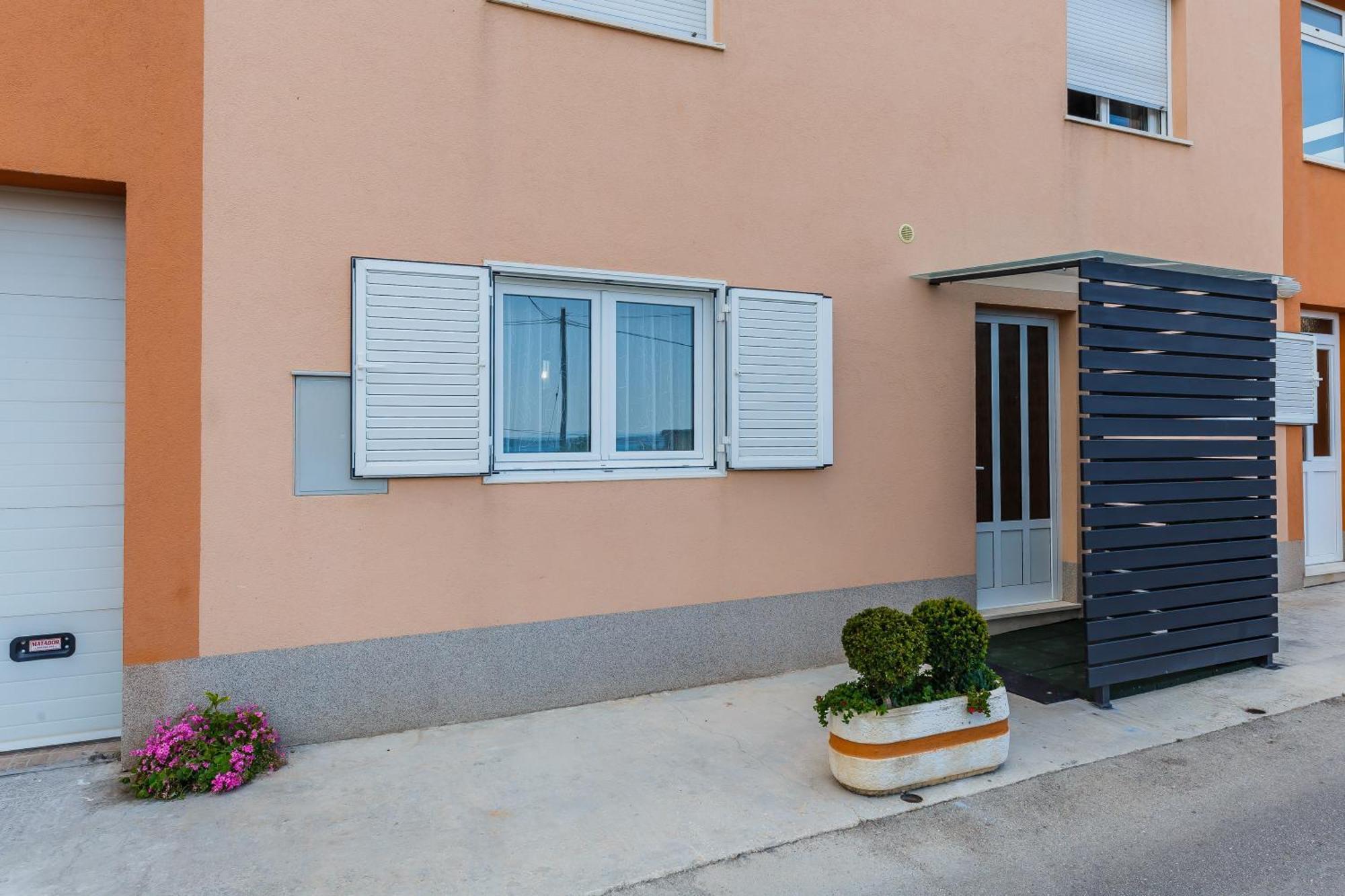 Apartmani Ujakovic Kaštela Eksteriør billede