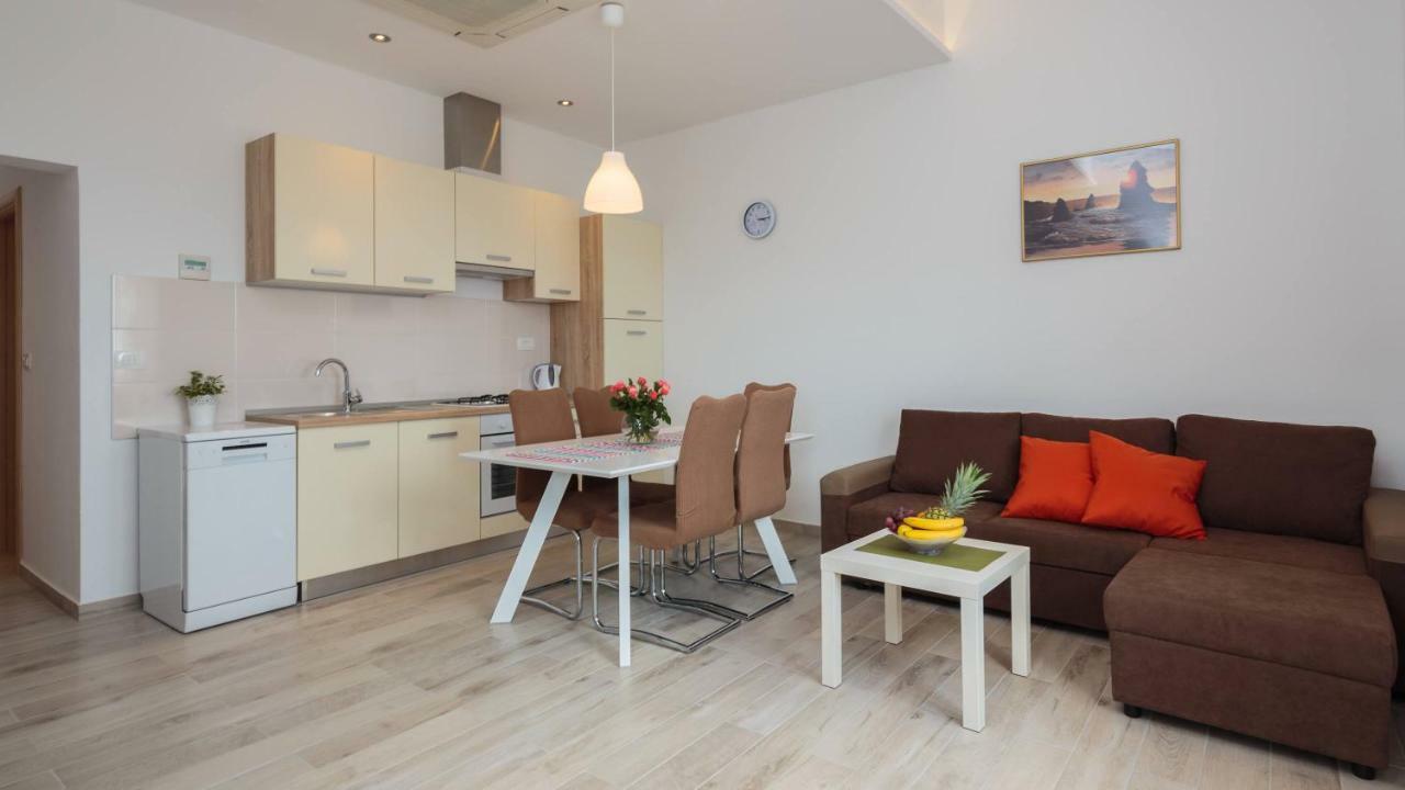 Apartmani Ujakovic Kaštela Eksteriør billede