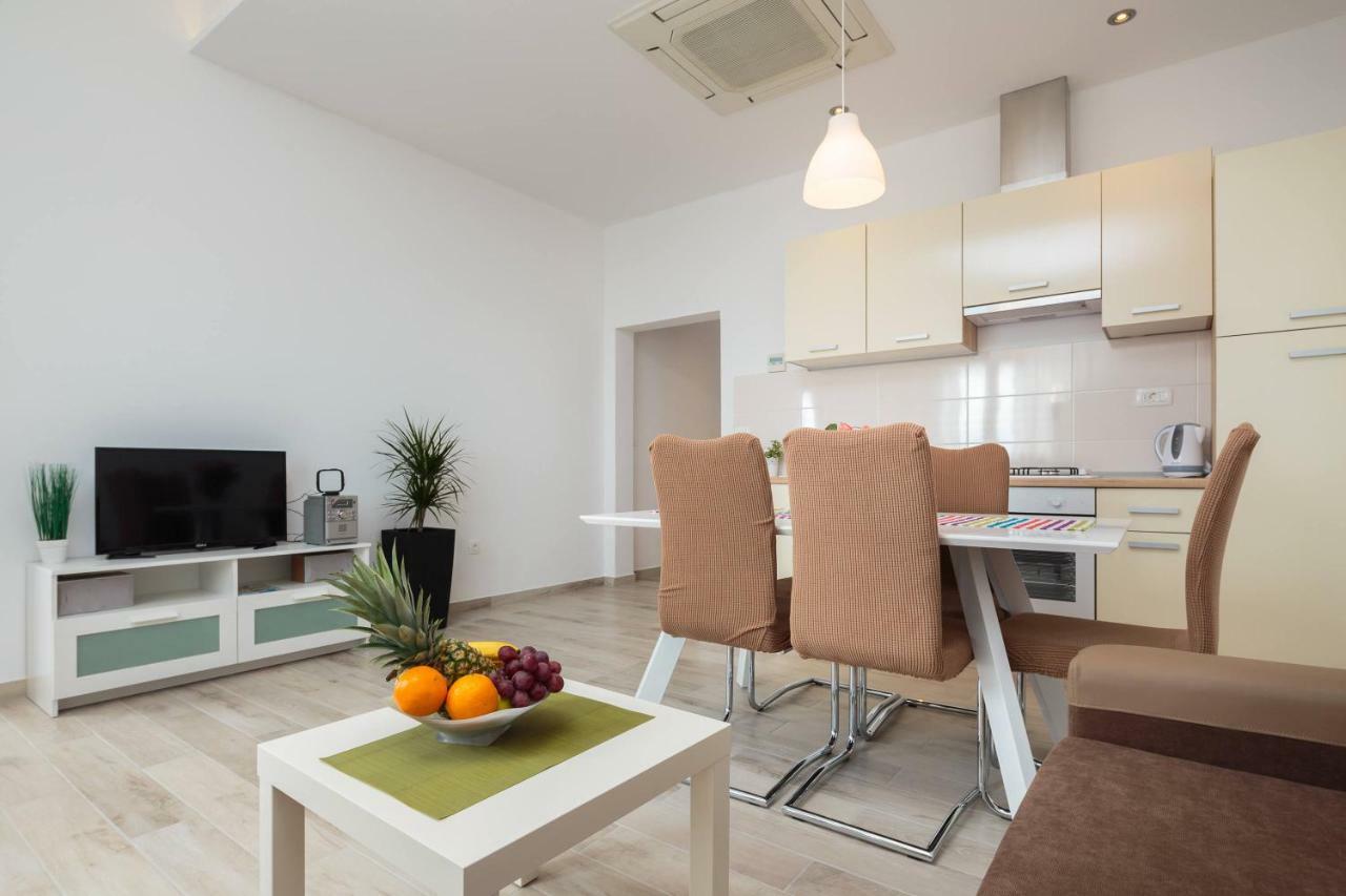 Apartmani Ujakovic Kaštela Eksteriør billede