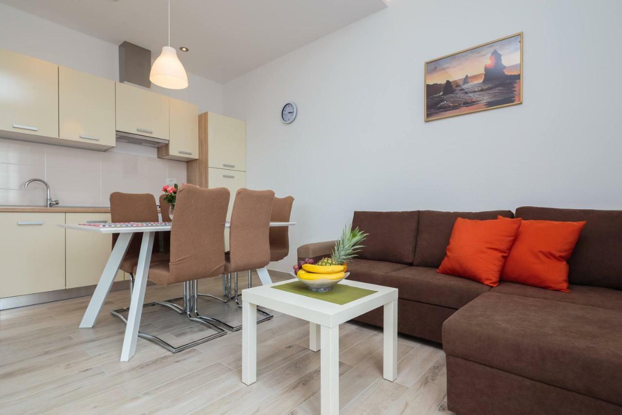 Apartmani Ujakovic Kaštela Eksteriør billede
